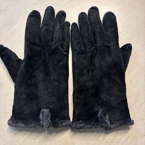 Black Suede Gloves with Fur Trim - Picture 4 of 6